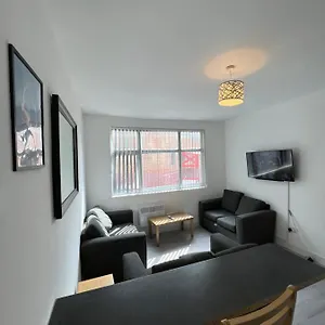 Apartment The Bake - 5 Bedroom Large Sleeps Up To 16 Person, Newcastle upon Tyne