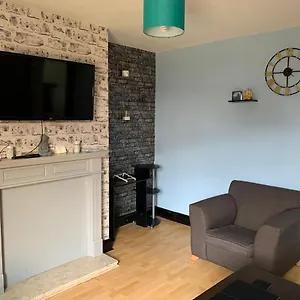 Apartment Ovington Grove 1 Free Parking Fully Equipped Kitchen 3 Bedrooms Netflix, Newcastle upon Tyne